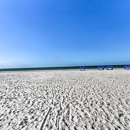 Beachfront Indian Shores Condo - Pool And Hot Tub!
