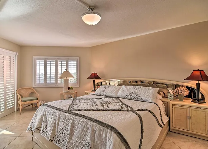 New Pool & Hot Tub! Beachfront Indian Shores Holiday home