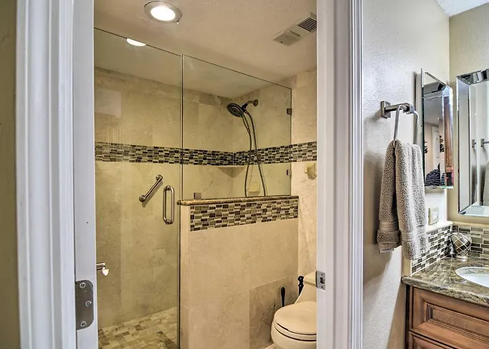 Holiday home New Pool & Hot Tub! Beachfront Indian Shores