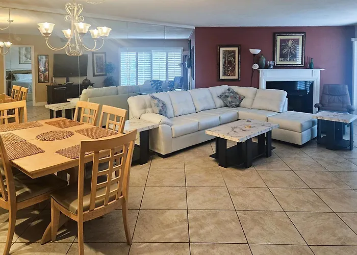 Holiday home New Pool & Hot Tub! Beachfront Indian Shores